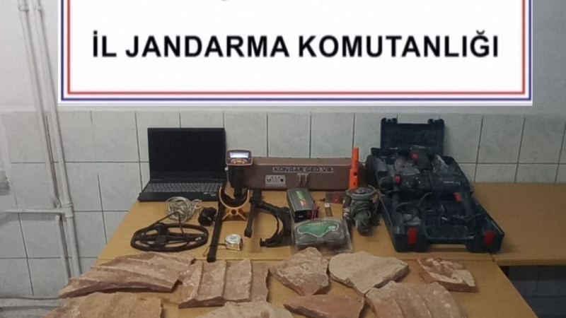 Alemli Köyünde Yapılan Kaçak Kazıya Suçüstü