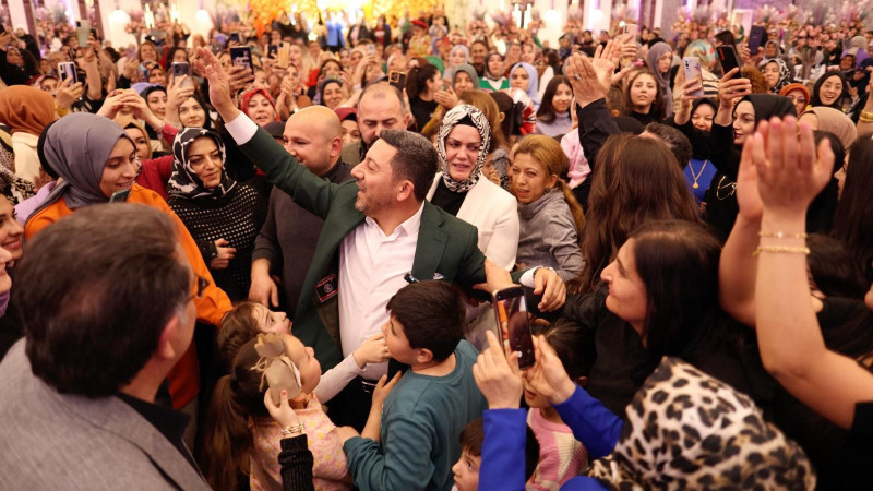 Rasim Arı sevgisi salona sığmadı