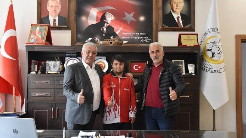 ÖMER ERENİ KONUĞU ÜNLÜYDÜ 