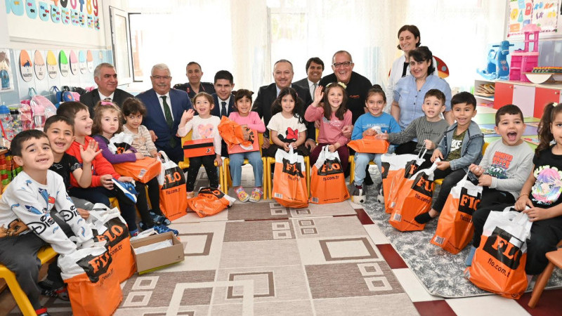 FLO, Gülşehir'de Öğrencilere Ayakkabı Hediye Etti
