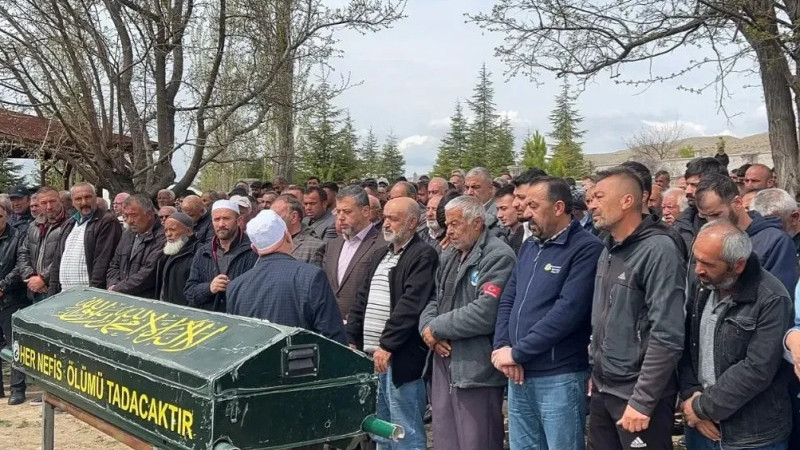 Göçük Altında Hayatını Kaybeden İşçi Köyünde Toprağa Verildi