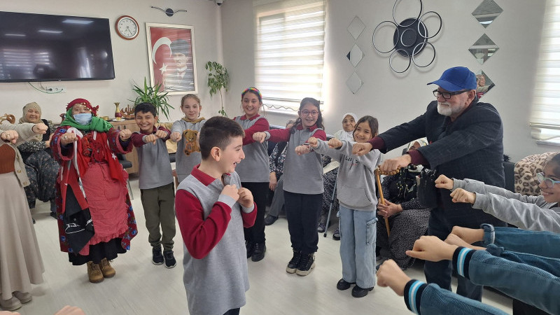 Gülşehirli Öğrenciler Huzurevi Sakinleri İle Oyunlar Oynadı