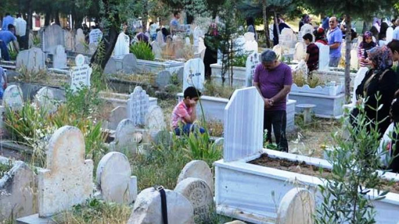 Arefe Gününde Mezarlık Ziyaretleri Unutulmadı