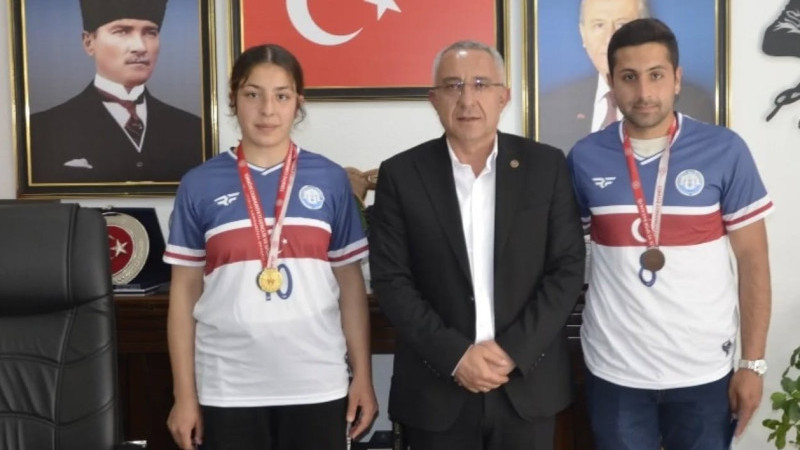 Bilek Güreşi Şampiyonları Başkan Çiftci’yi Ziyaret Etti