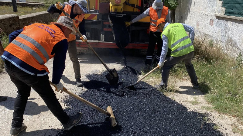 Gümüşkent Köyü’nün Yollarını Özel İdare Ekipleri İyileştiriyor