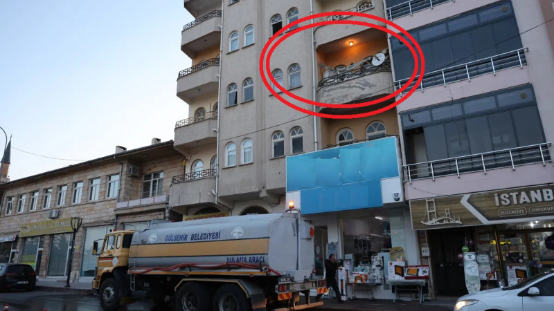 Annesinin Cesediyle Aynı Evde Bir Ay Boyunca Yaşadı