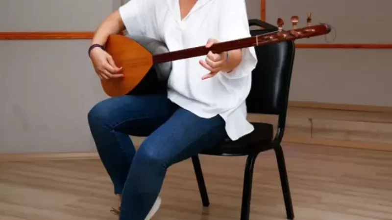 Gülşehir Halk Eğitimi Merkezi Bağlama Kursu Düzenliyor