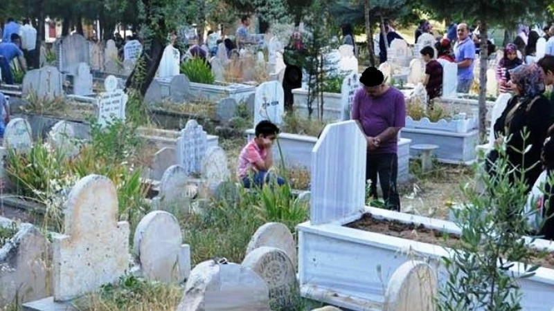 Gülşehir’de Arife Günü Mezarlıklar Ziyaretçilerle Doldu