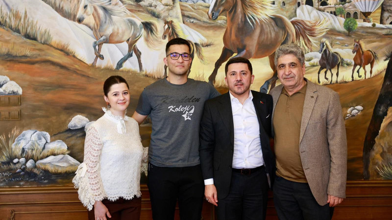 Gülşehir’in Gururu Doruk Aytunç Pehlivan’dan Başkan Arı’ya Ziyaret