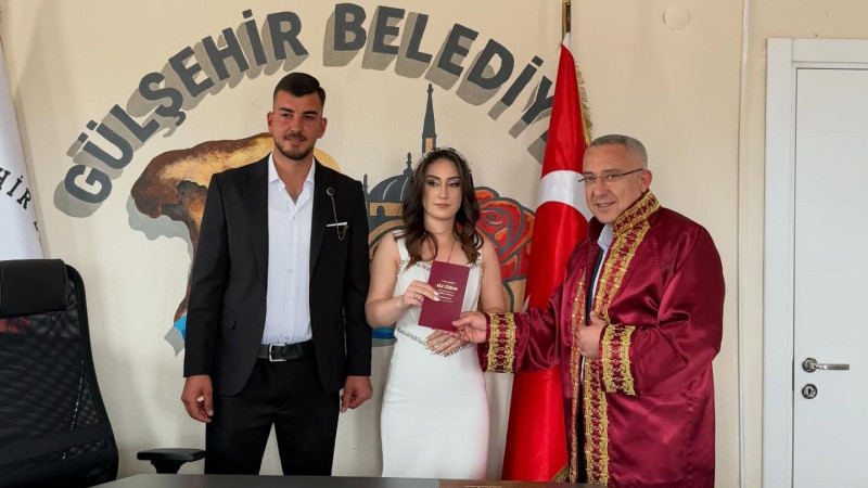 Belediye Başkanı Erkan Çiftci, Genç Çiftlerin Nikâhını Kıydı