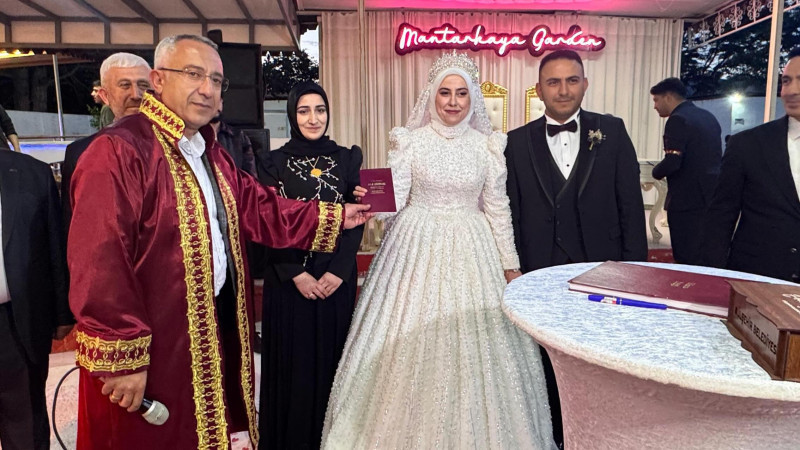 Belediye Başkanı Erkan Çiftci, Genç Çiftin Nikâhını Kıydı