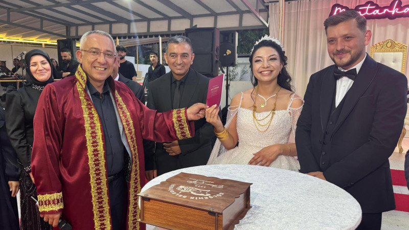 Belediye Başkanı Erkan Çiftci, Genç Çiftin Nikâhını Kıydı