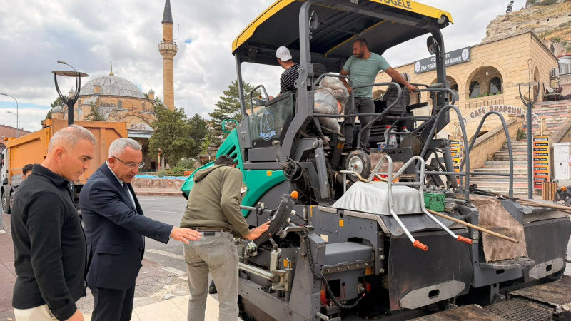 Gülşehir Çarşı Merkezinde Sıcak Asfalt Çalışmaları Başladı