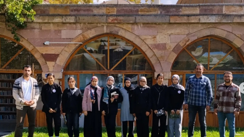 Gülşehirli Öğrencilerden İlçe Halk Kütüphanesine Ziyaret